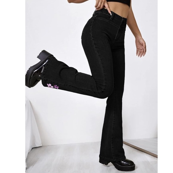 High Waist Floral Embroidered Flare Leg Jeans - Picture 2 of 5